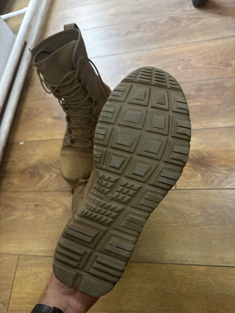 bocanci tactici Nike
