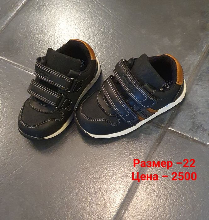 Продам детские кроссовки