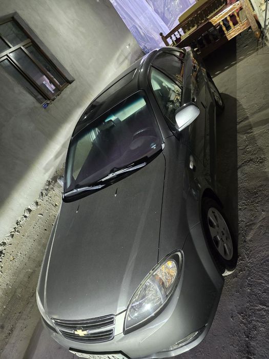 Jentra 3 avtamat srochna sotiladi