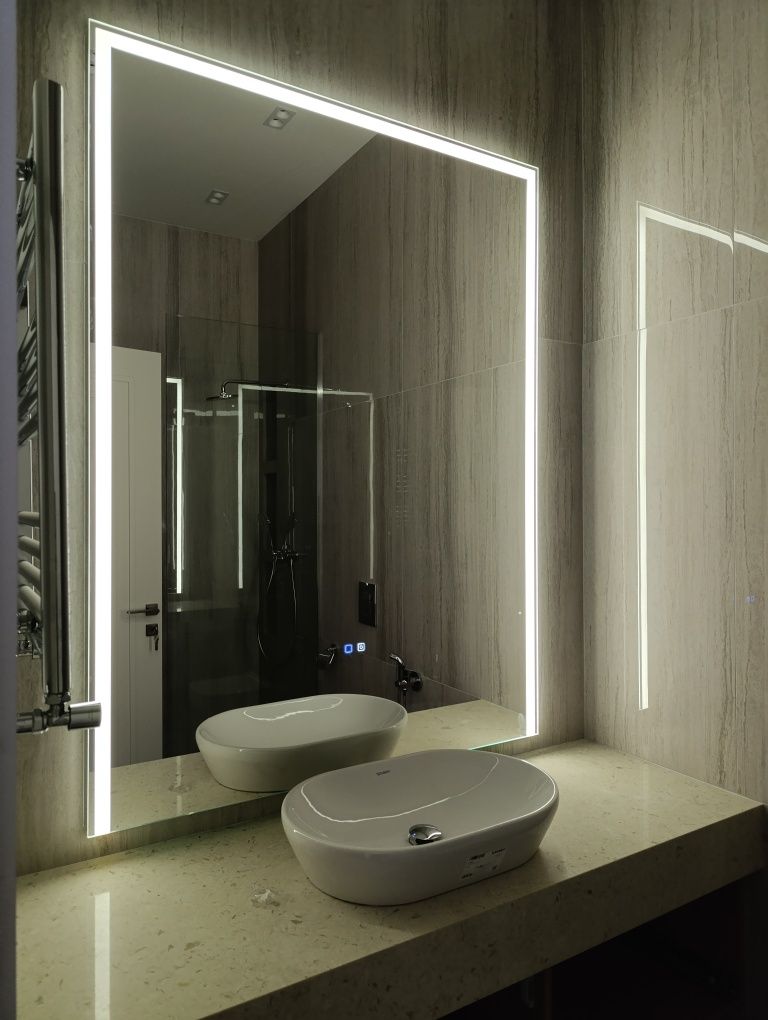 Led lampali xar xil shakldagi oynalar