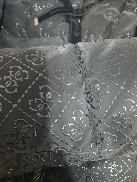 Оригинално яке на маркага GUESS