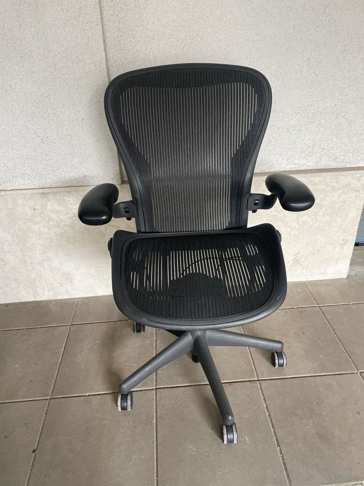 Herman Miller Aeron   size C