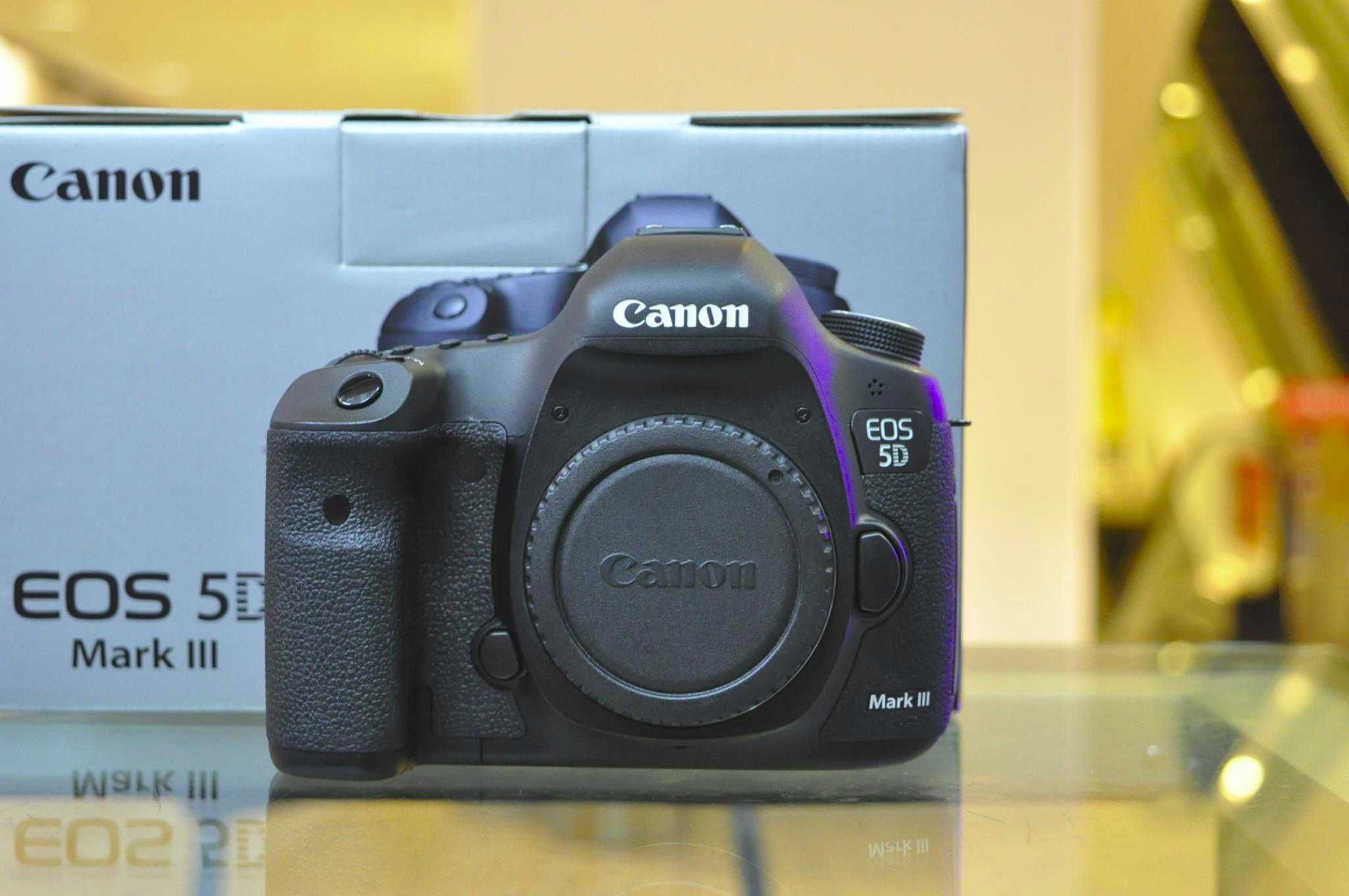 Canon EOS 5D Mark III la cutie stare foarte buna