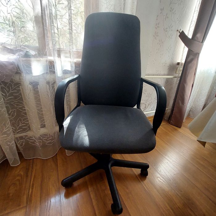 Продается офисное кресло