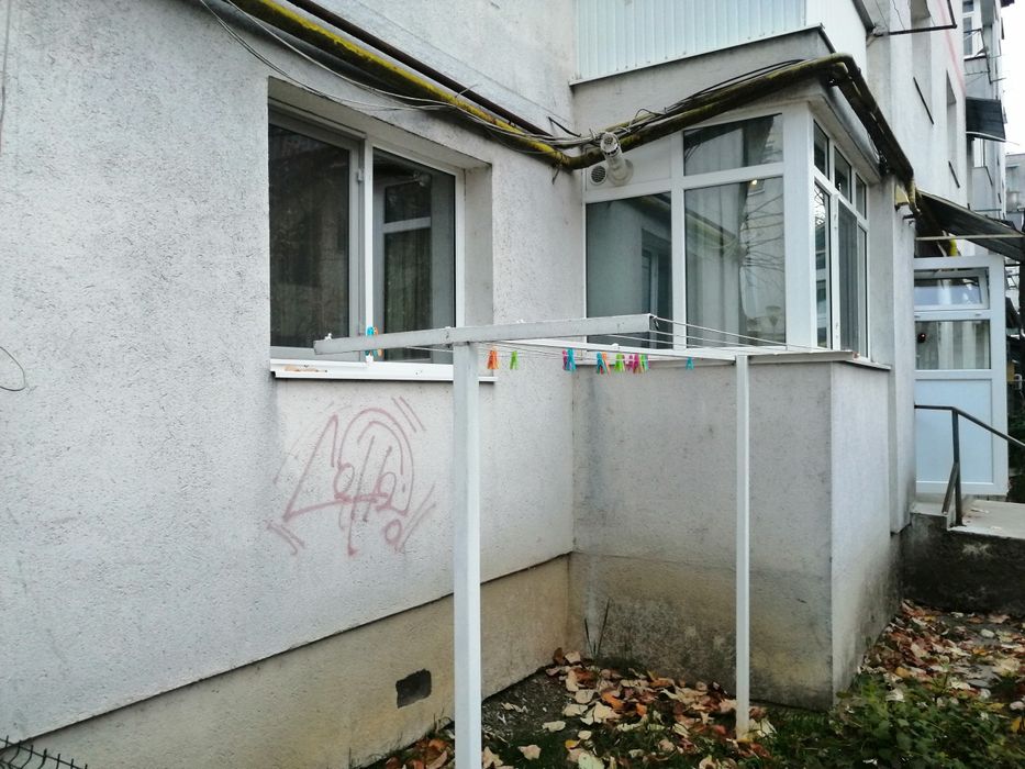 Închiriez pe termen lung  garsoniera zona Profi Maternitate