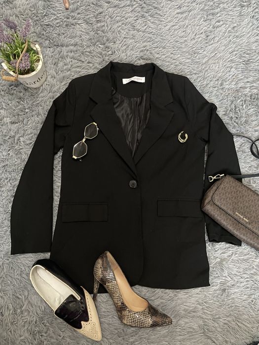 Девочки , налетайте ! Пиджаки , жакеты , жилетка . Бренд , дешево! С-м