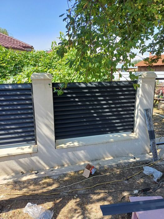 Garduri din panou stil jaluzele, sipca metalica, tabla, plasa si BCA