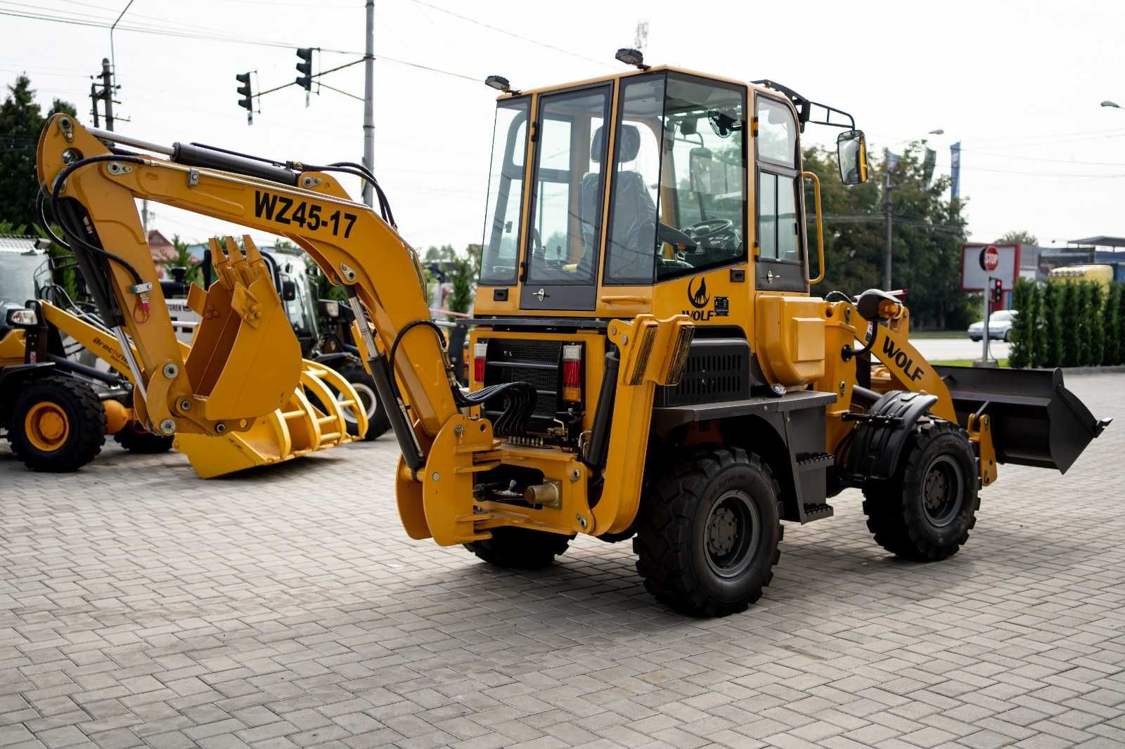 Buldoexcavator WOLF de 5 tone masa