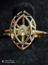 Кольцо с танцующим бриллиантом.