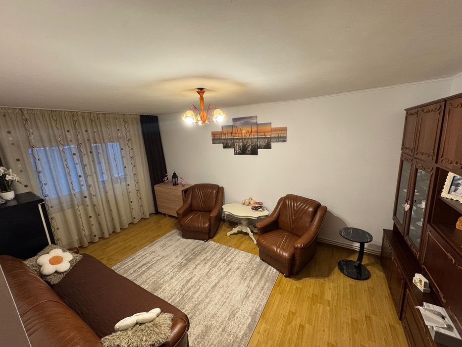Apartament cu 4 camere zona Burdujeni