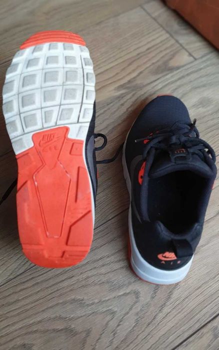 Adidași Nike pentru fete, mărimea 37,5