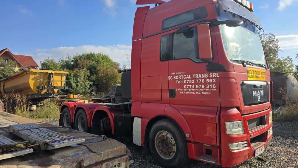 ANSAMBLU AGABARITIC ( Cap tractor+ Trailer)