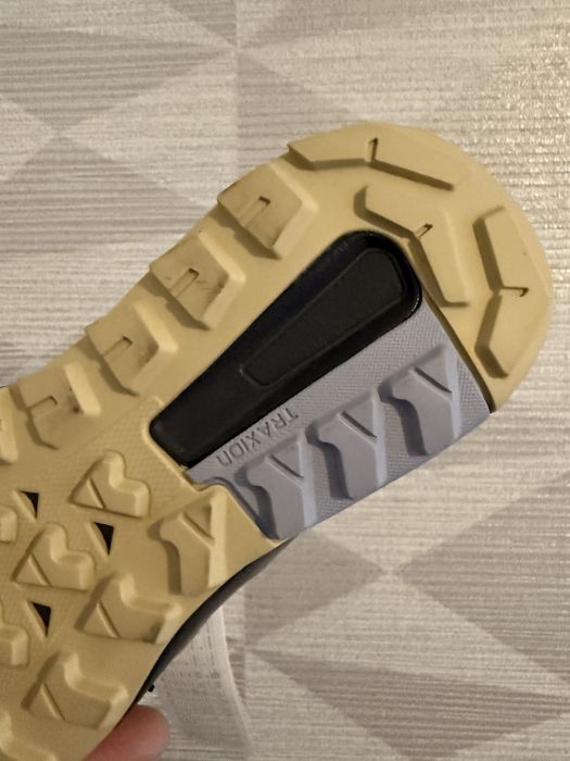 Addias Goretex marimea 37 1/3 noi, originali