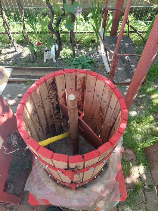 Presa struguri - teasc