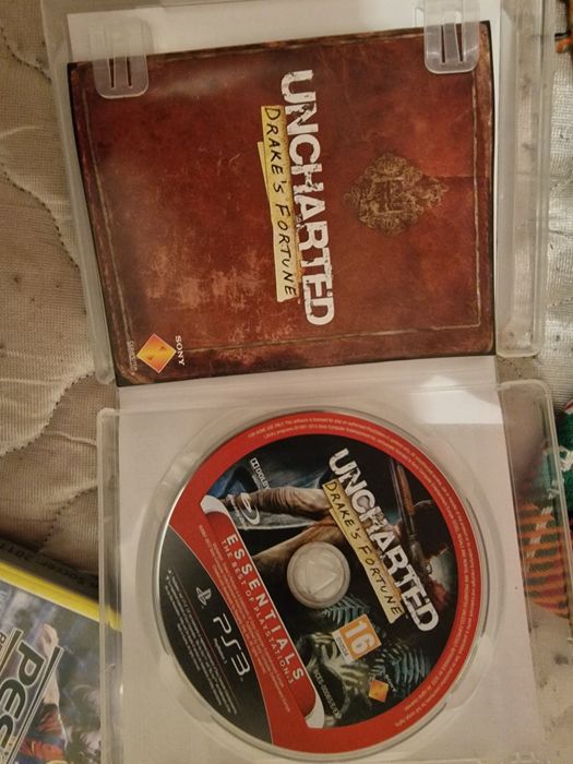 Playstation 3 Slim + 6 игри и dualshock 3