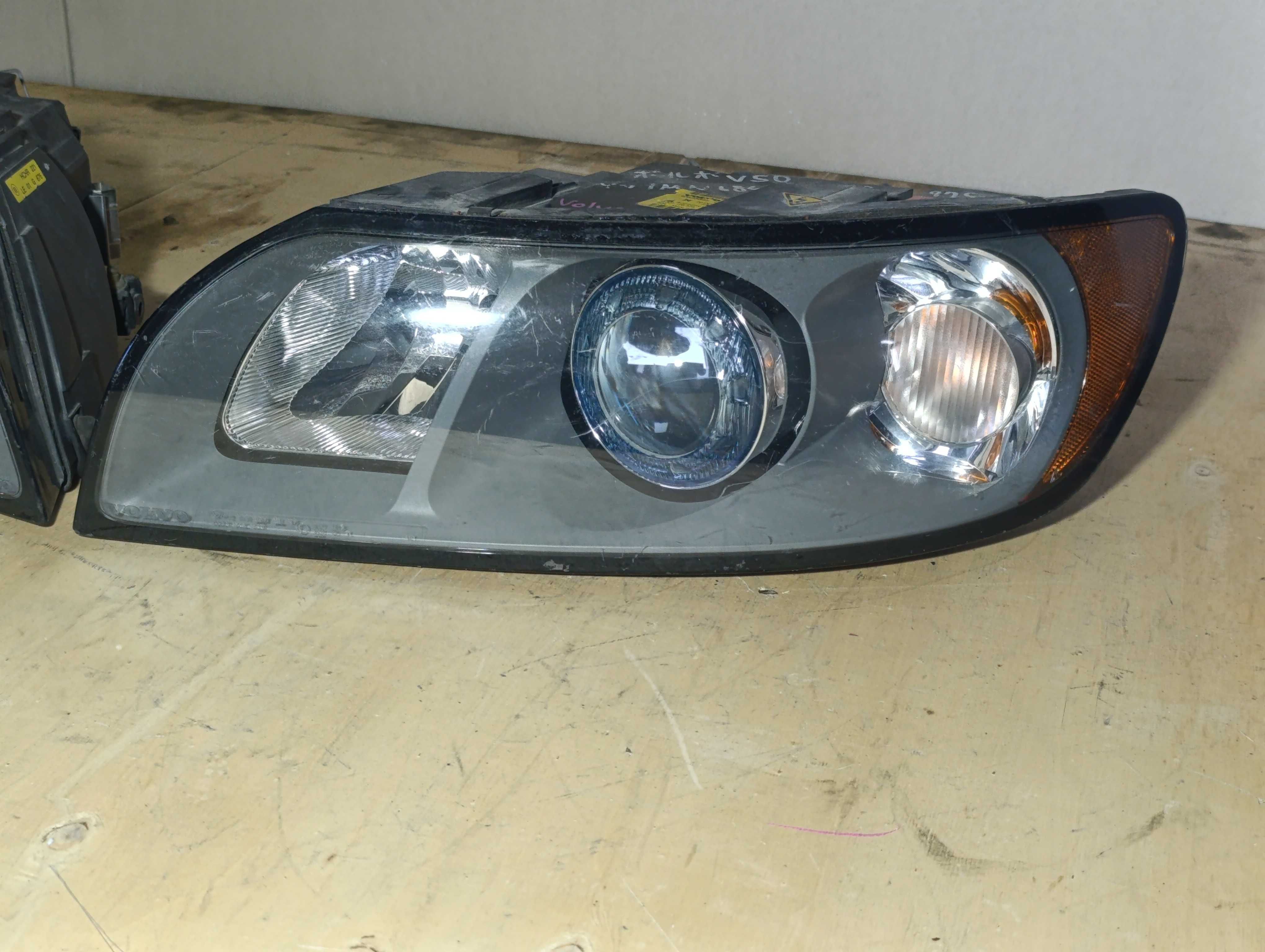 Фары передние XENON Volvo S40 V50 Оригинал Б/У 03-11г