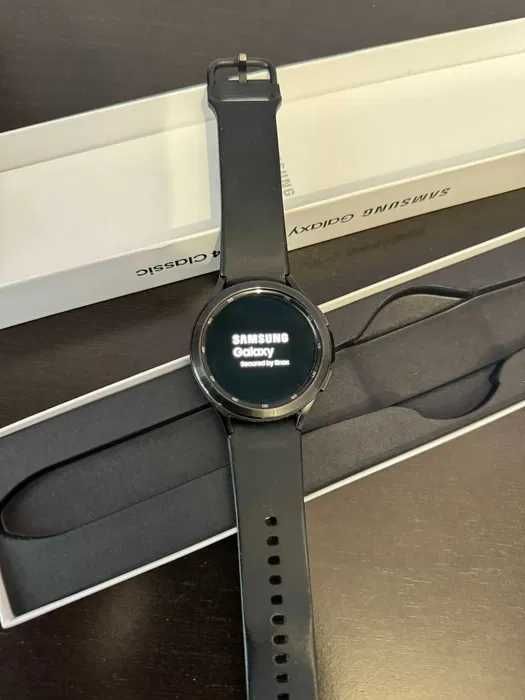 Samsung Galaxy Watch4 NOU, 46mm, BT, Classic, BLACK cu accesorii