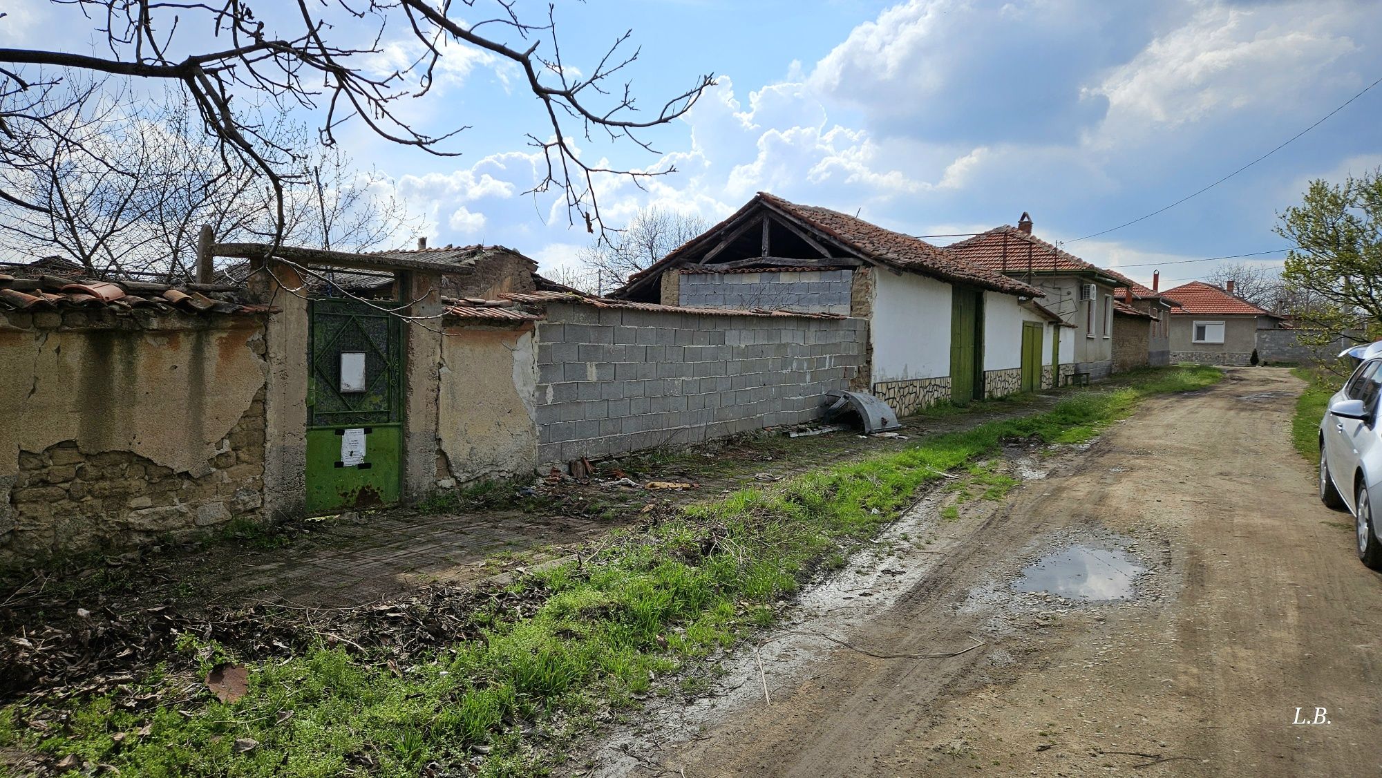 Дворно място в регулация, с разрешително за строеж, ток и вода