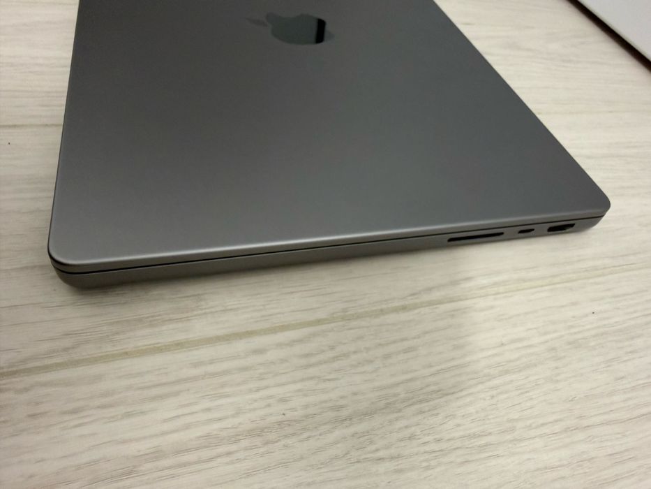 Laptop MacBook Pro 14” 2021 Procesor M1 Pro 16Gb 512Gb