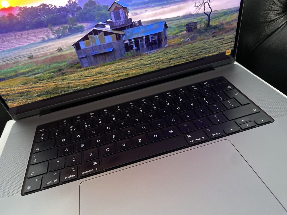 MacBook Pro 16-inch/ M1 Pro / 16 Gb RAM / 1 TB / Space Gray/ Ca nou