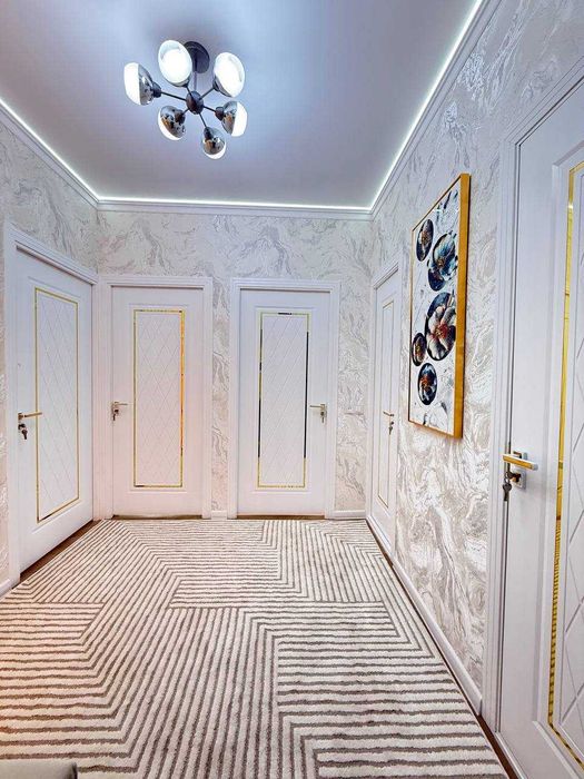 Novza metroda 4 xonali 1.5*3 balkonli uy sotiladi yashashga tayyor