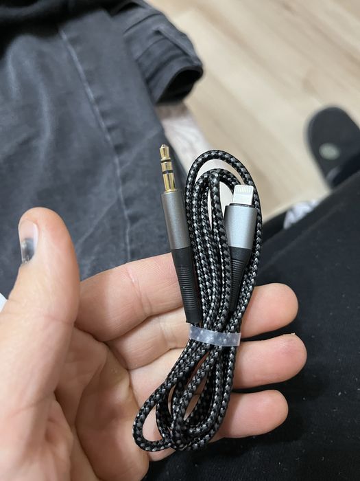 Aux кабел за Iphone