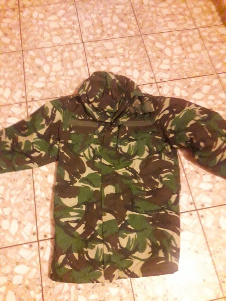 Scurta armată camuflaj padure