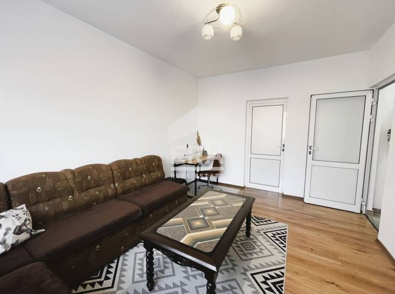 Отдава се под наем 2-стаен апартамент в центъра