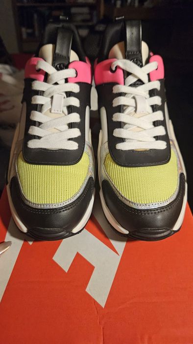 Adidași guess purtați doar o data