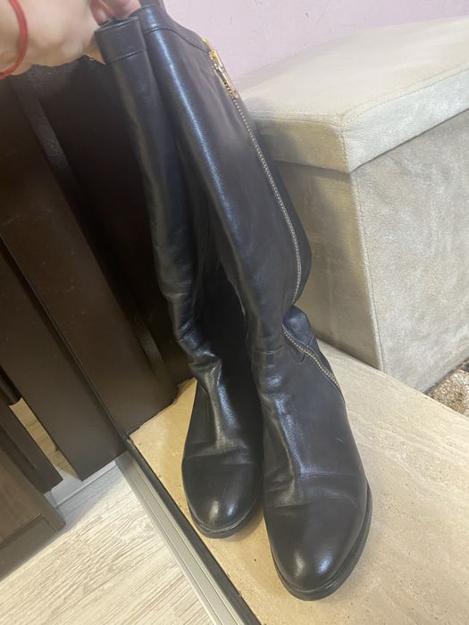 Дамски ботуши от естествена кожа.