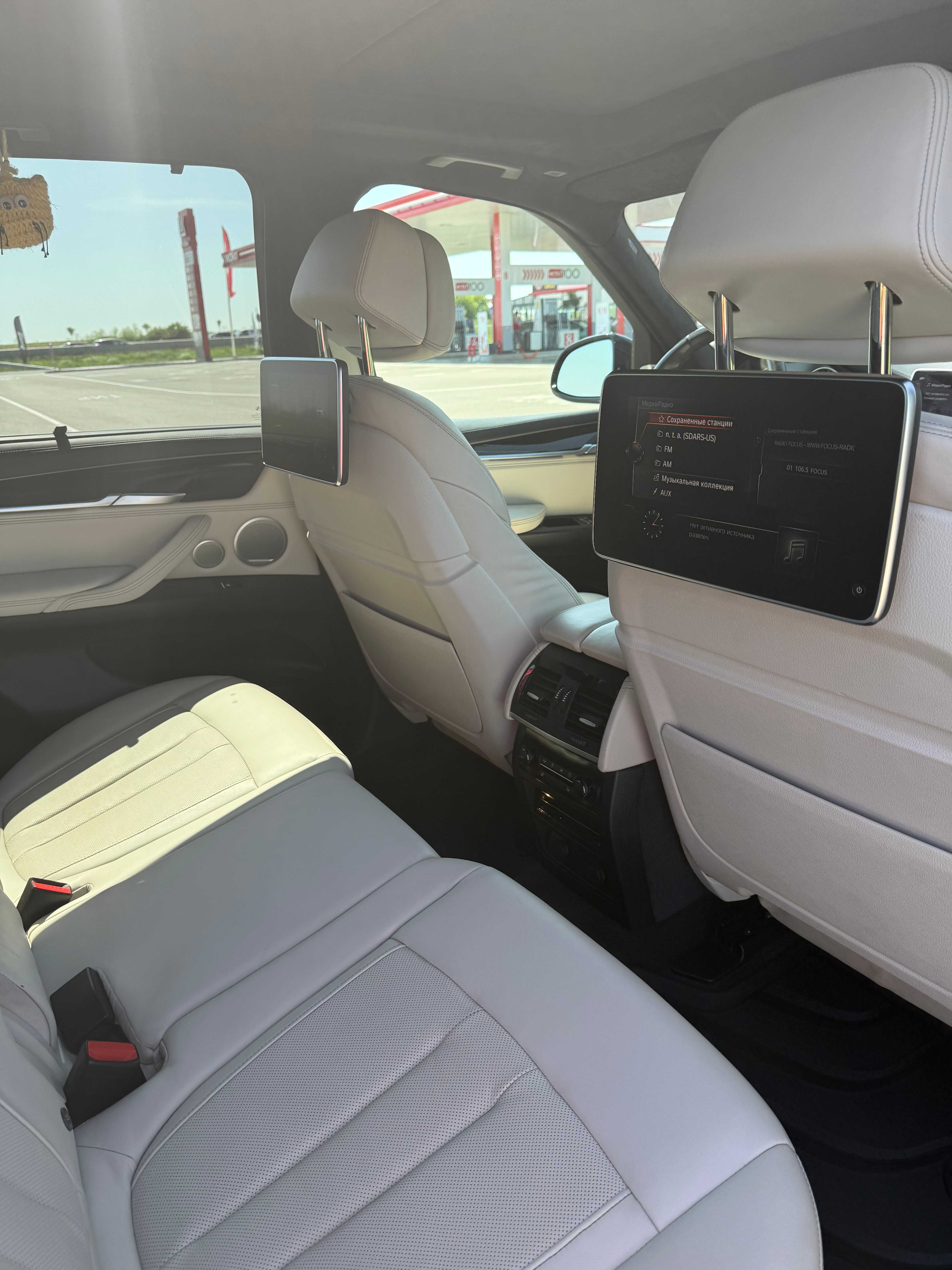 BMW X5 xDrive50i - 2016 г. / 112 000 км.