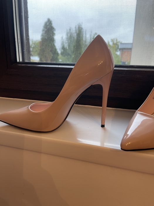 Pantofi stiletto nude