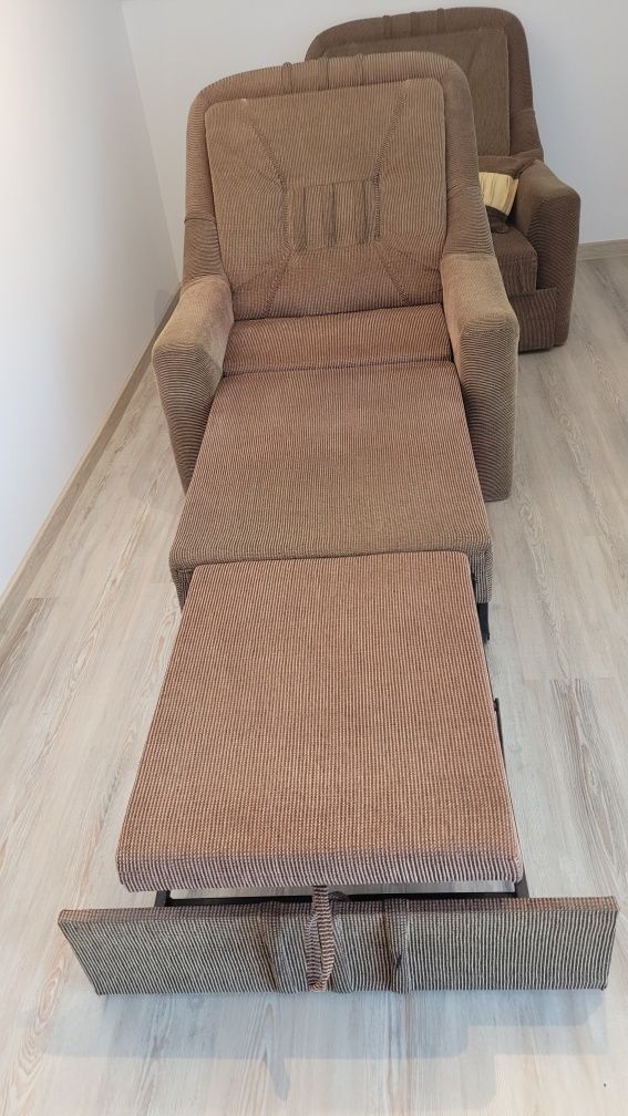 Doua Fotolii pat
