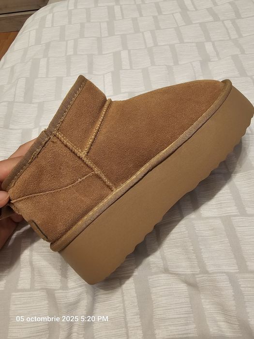 Vând UGG piele întoarsă 150 lei