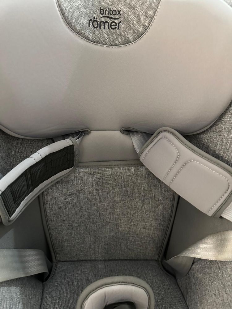Scaun auto ISOFIX i-Size Britax Romer DUALFIX M Gray,61-105 cm,rotativ