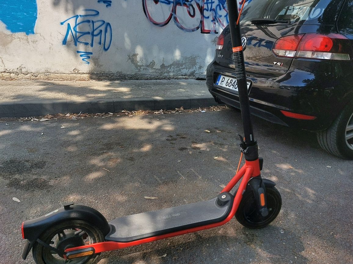 Електрическа тротинетка Ninebot Kickscooter D28E