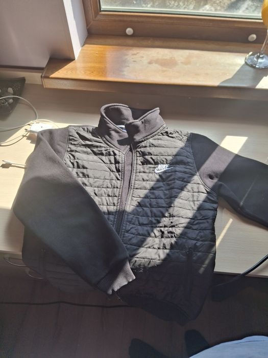 Кофта Nike, почти новая, размер на фото, подойдет с 10 до 13 лет,
