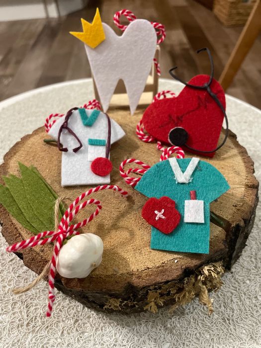 Мартеници -ръчна изработка