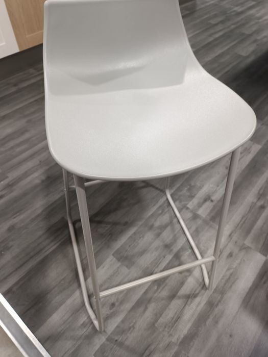 Scaun de bar gri