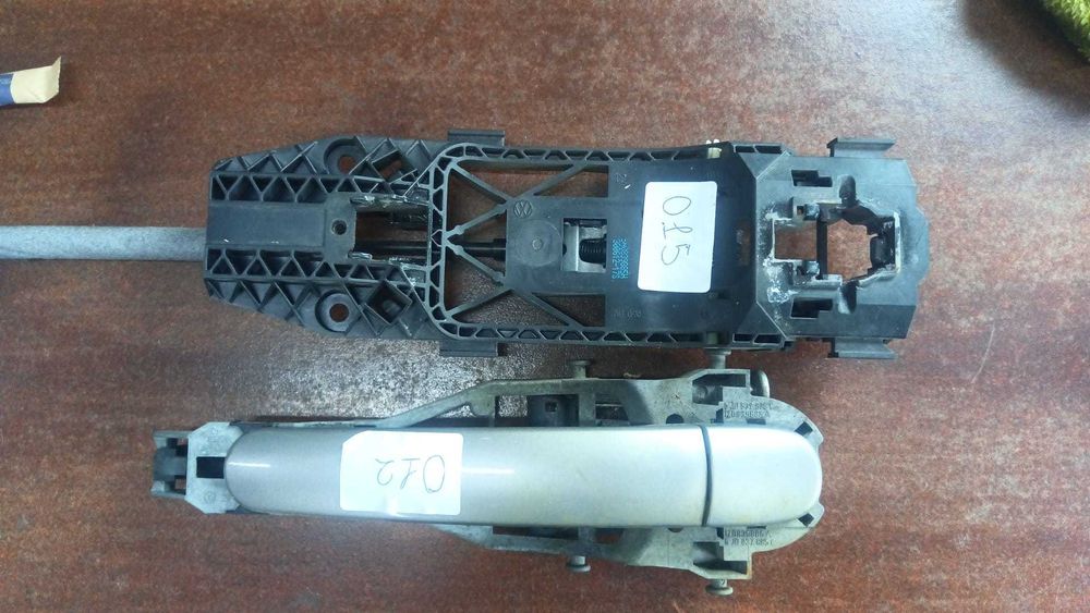 5N0839885H основа за дръжка за задна дясна врата от Шкода