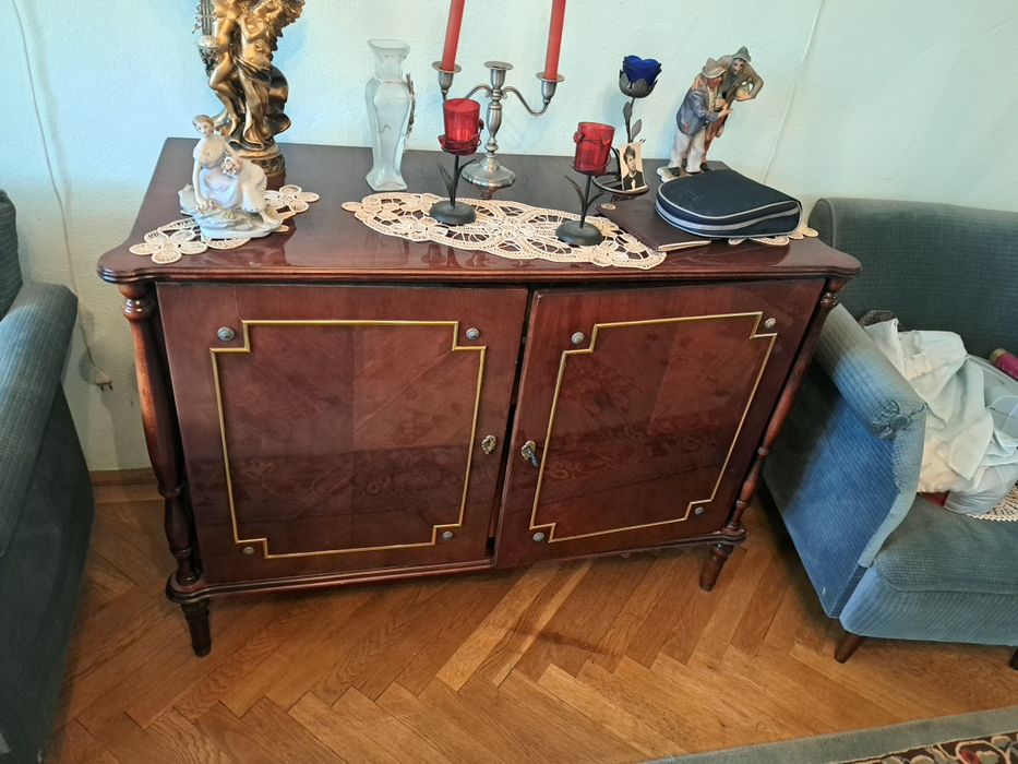 Vand mobila anii 90 stare foarte buna