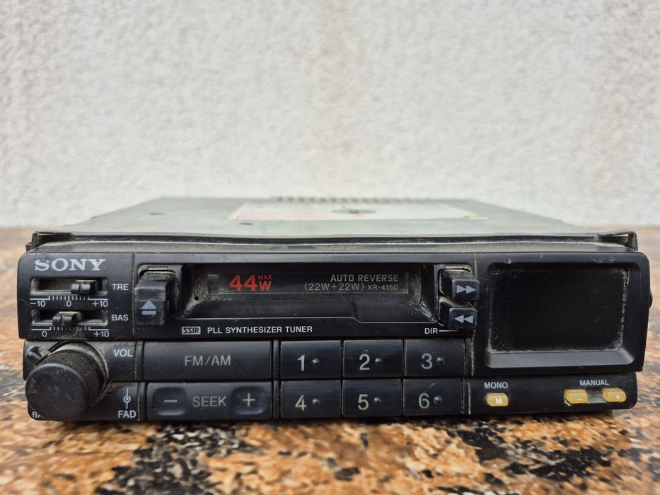 Radio Casetofon auto marca Sony model XR-4150 made in japan
