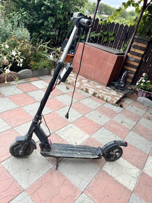 Vand trotineta electrica porneste , dar nu ii tine bateria la drum .