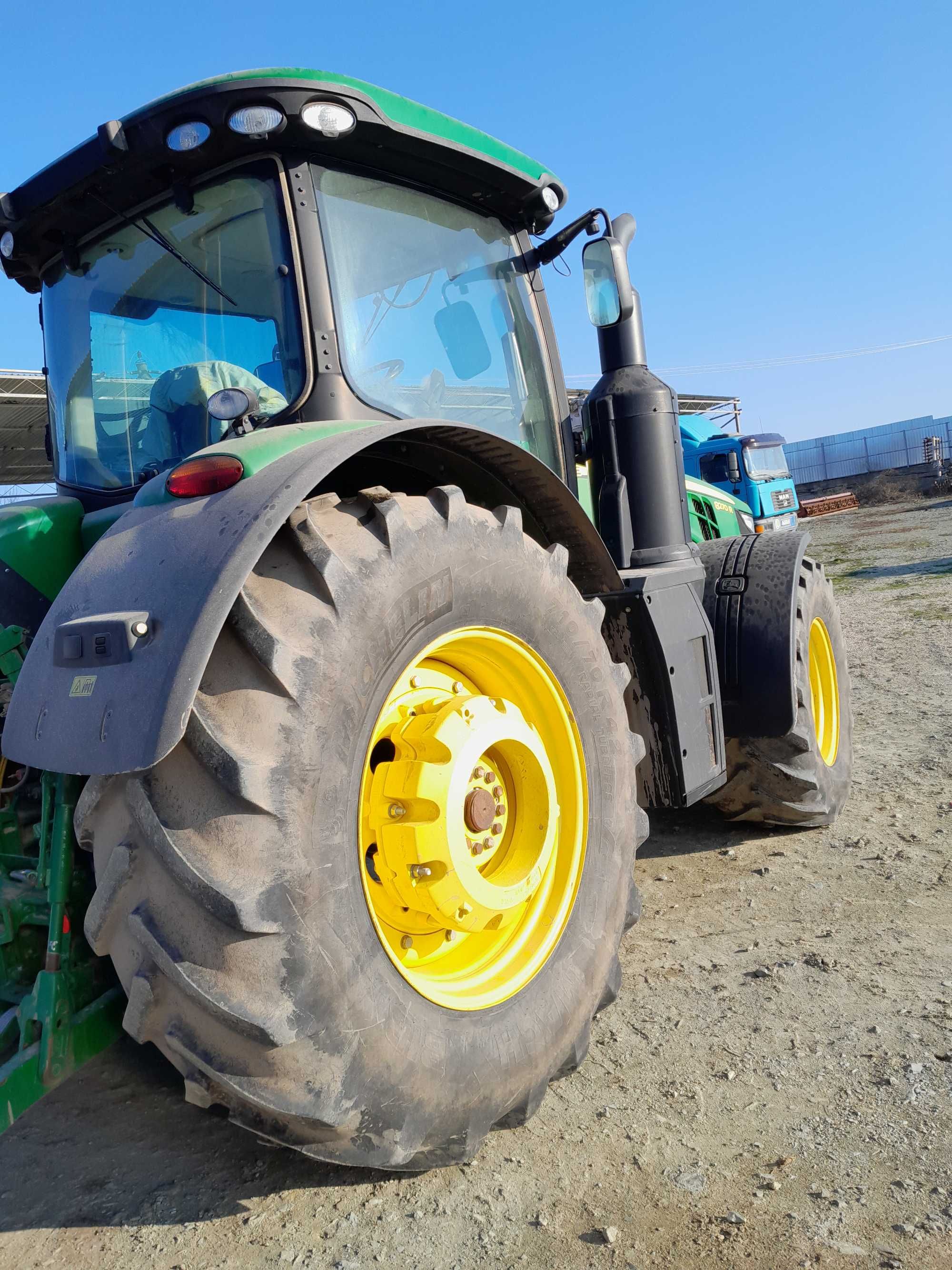 Tractor john deere 270R