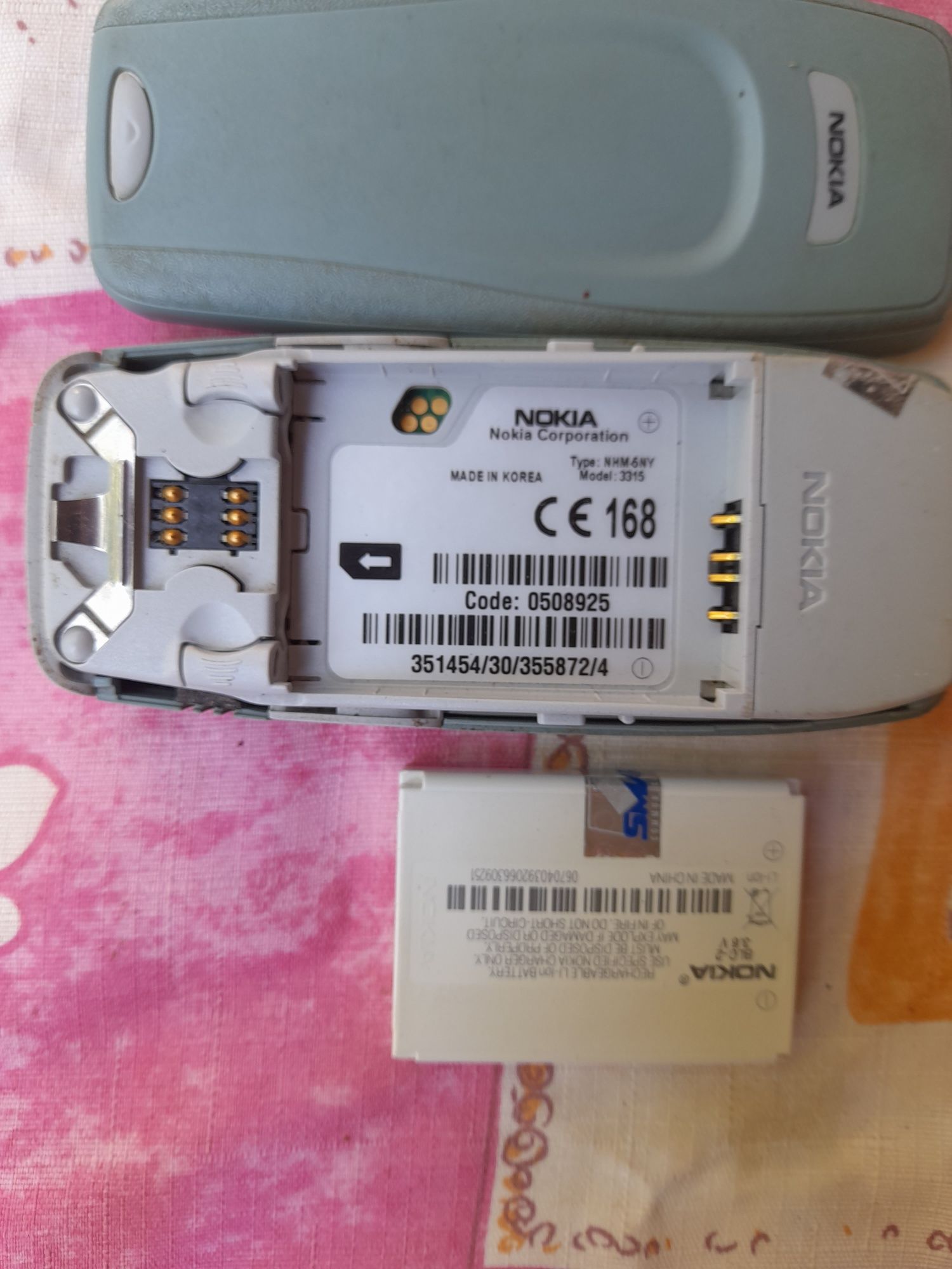 Nokia 3315 с зарядно