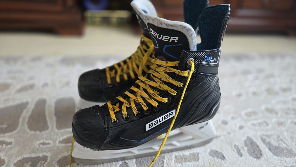 Коньки хоккейные