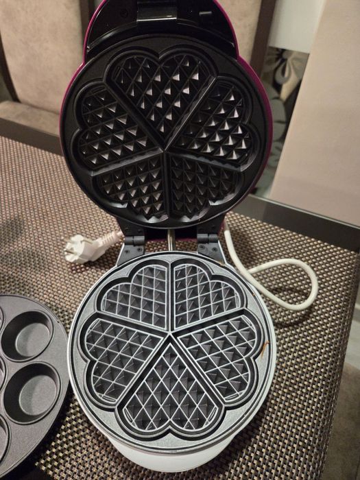 Гофретник Gorenje WCM702PW, 700W, Незалепващи плочи, Розов