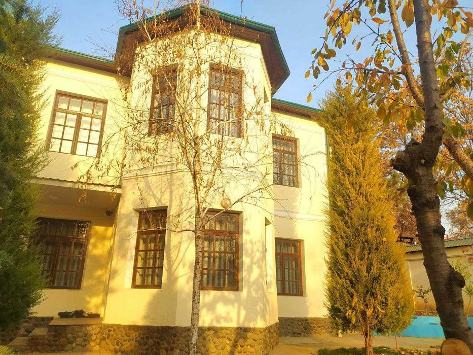 Экслюзив Ховли УЙ  СОТИЛАДИ 7.2. сот.6 хона Уй Канал буйида! Чирчик ш.