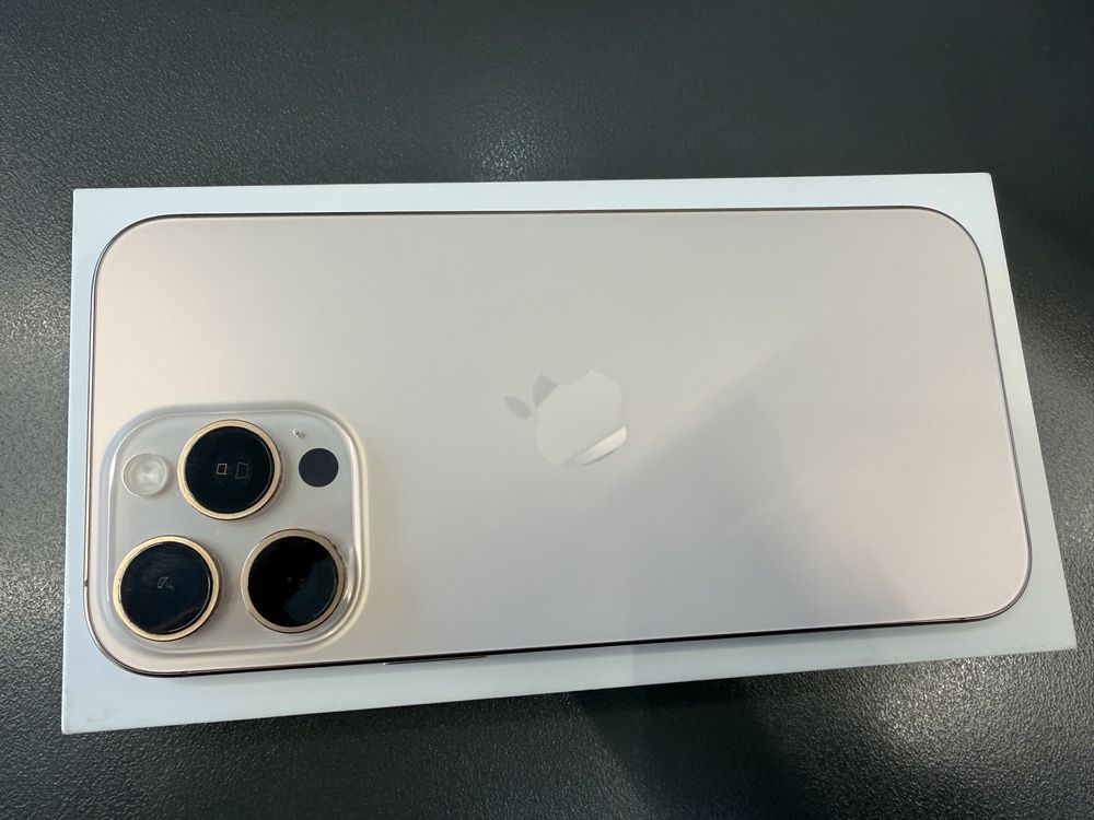 iPhone 16 Pro Max 256GB – перфектен, с кутия, кейс и гаранция