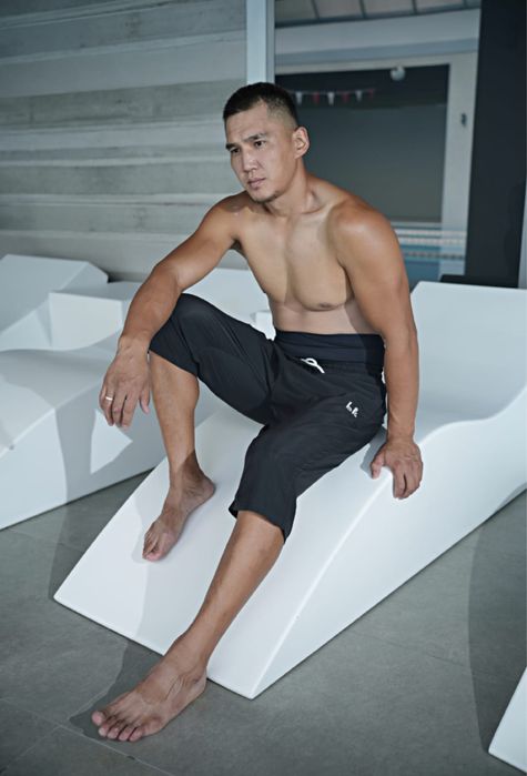 Шорты закрывает аврат